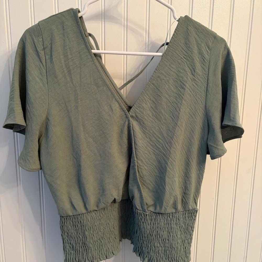 Paper Crane Seafoam Green V Neck Tie Back Smocked Crop Top Blouse L